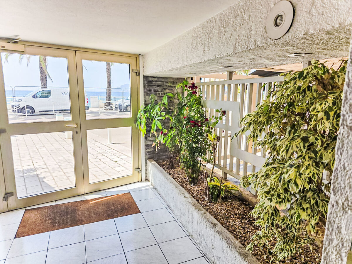 Studio rénové 2025 avec vue panoramique mer à Cannes - Photo 18