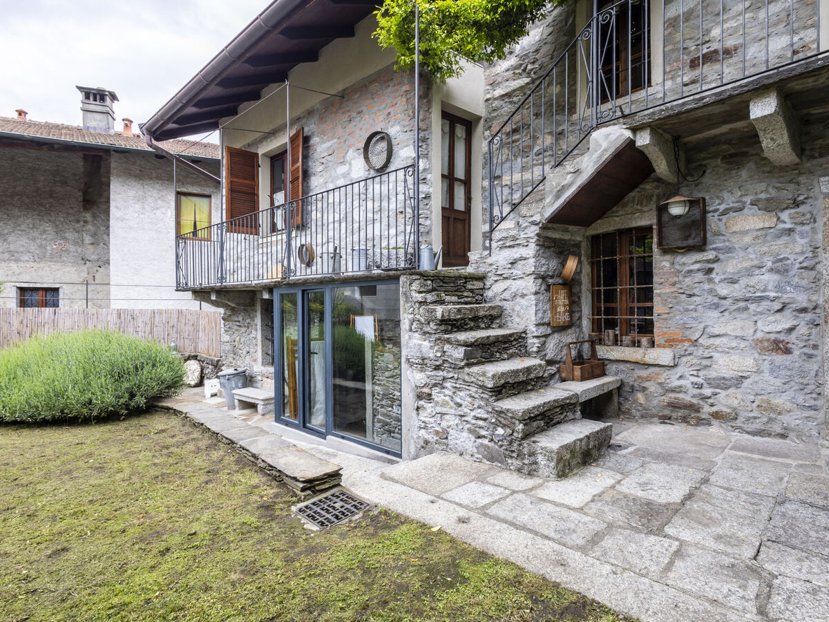 Maison Il Glicine à 250 m du lac de Mergozzo, jardin privatif - Photo 1