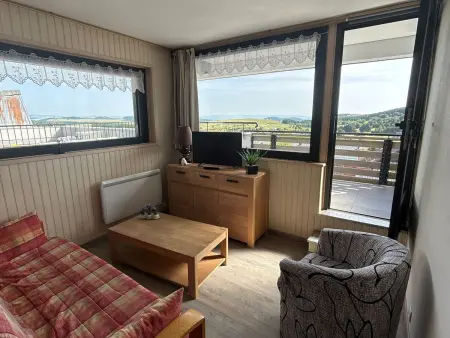 Location appartement à Besse et Saint Anastaise Super Besse, Grand 3 pièces avec vue sur pistes et lac à Besse