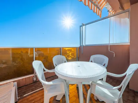 Location appartement à Roquebrune Cap Martin, Studio accueillant pour 4, terrasse vue mer, Wi-Fi inclus