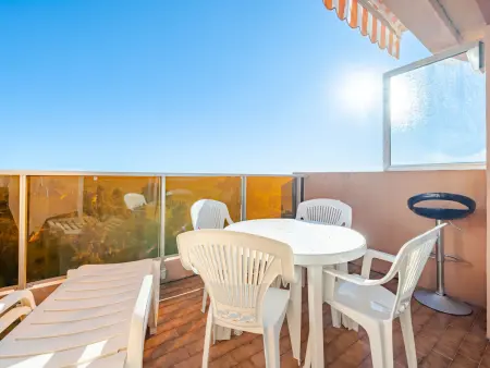 Location appartement à Roquebrune Cap Martin, Studio vue mer pour 4 avec Wi-Fi, séjour idéal !