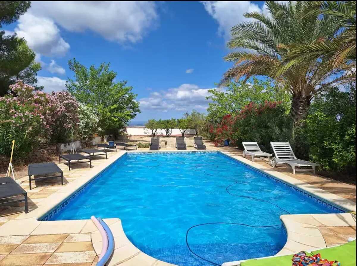Appartement 2 chambres avec piscine et vue montagne - Photo 2