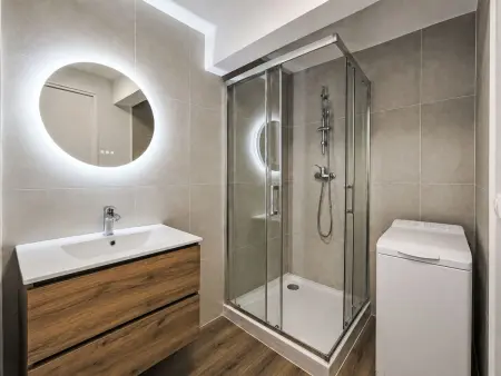 Appartement rénové aux Sablettes, vue mer, garage : photo 10