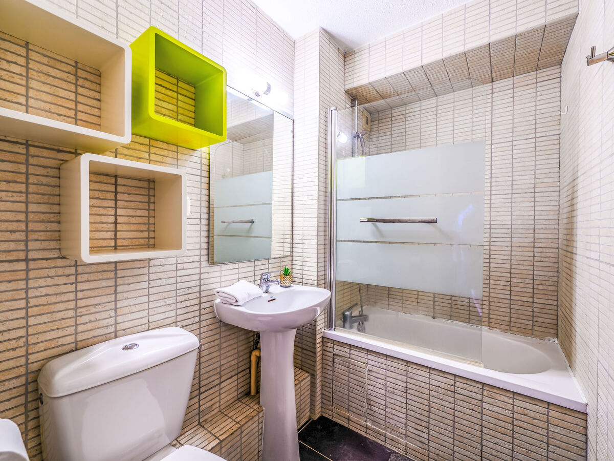 Appartement Les Hauts d'Azur – vue mer et piscine, balcon sud - Photo 12