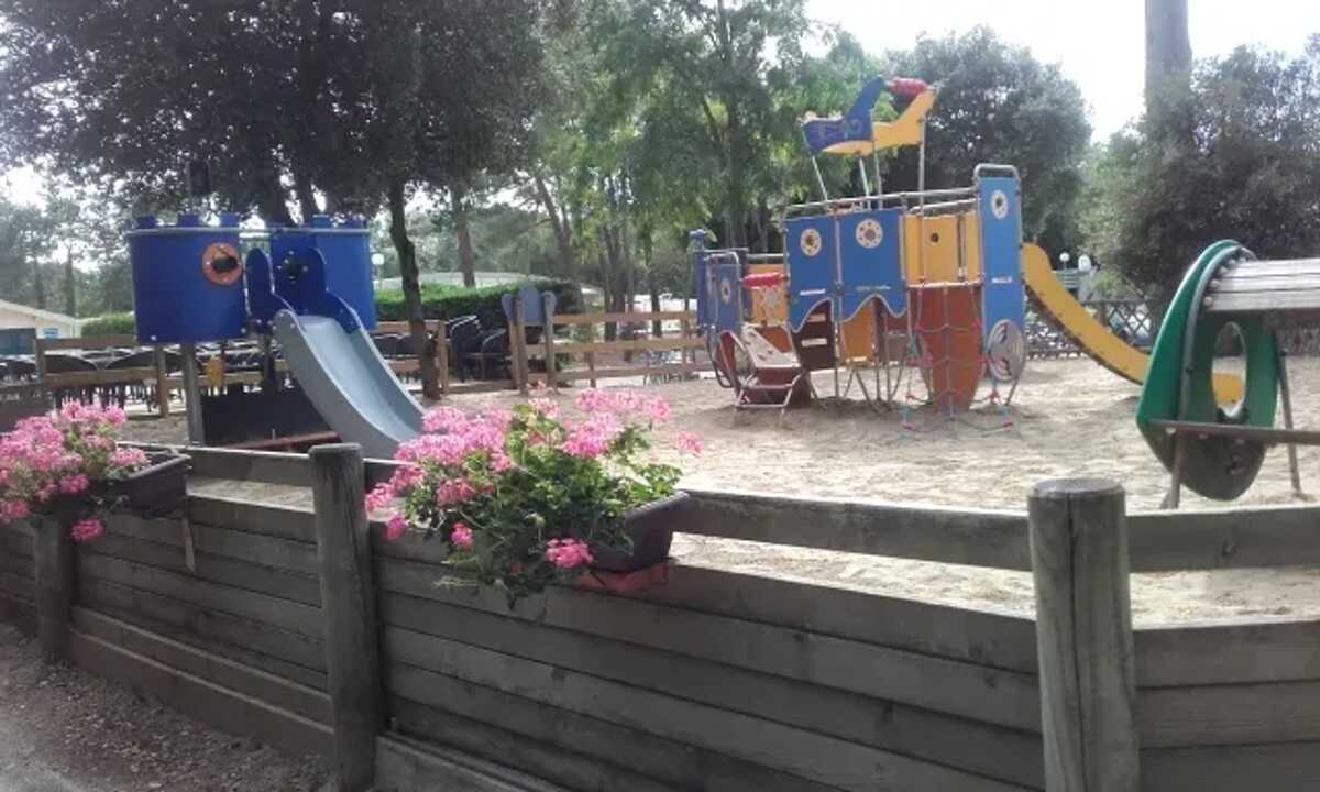 Bungalow 3 chambres à Saint-Jean-de-Monts avec piscine - Photo 12