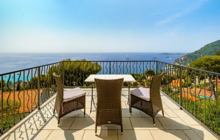 Maison 5 chambres avec piscine et vue mer à Eze : photo 2