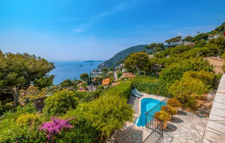 Maison 5 chambres avec piscine et vue mer à Eze : photo 9