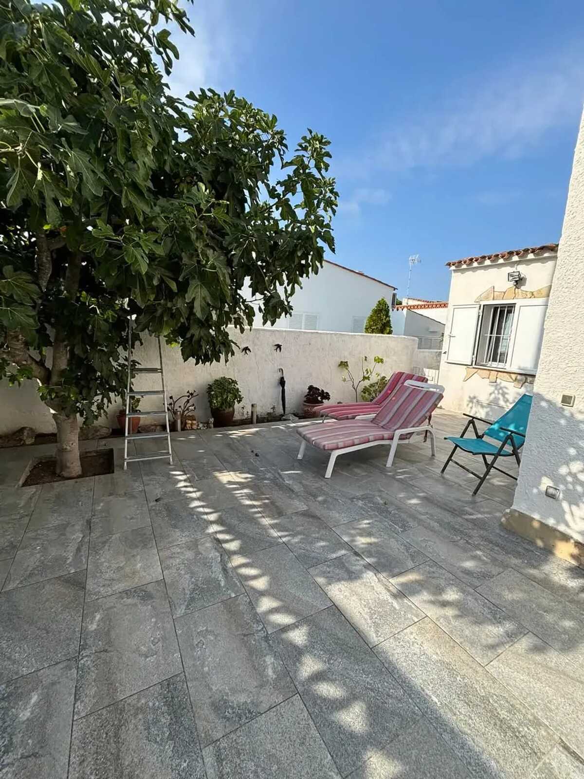 Maison 80 m² avec jardin et barbecue à L'Escala - Photo 2