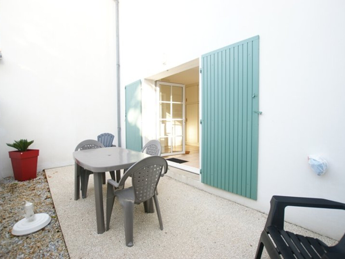 Appartement intramuros avec cour privée à Saint-Martin-de-Ré - Photo 2