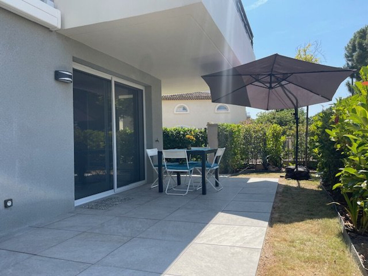 T3 neuf avec terrasse et parking au Lavandou - Photo 2