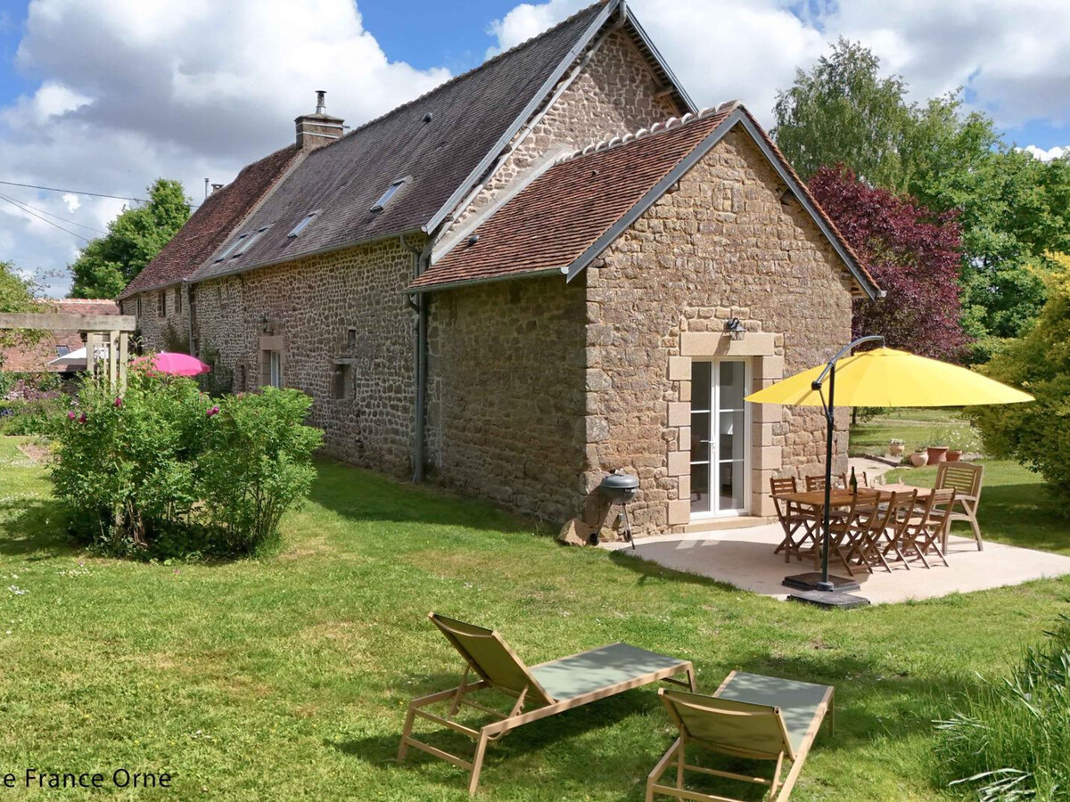Longère 6 pers. avec jardin 4000 m² à Saint-Fraimbault - Photo 1