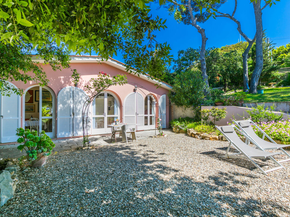 Maison delle Rose à Livourne, vue mer, jardin et plage à 900 m - Photo 1