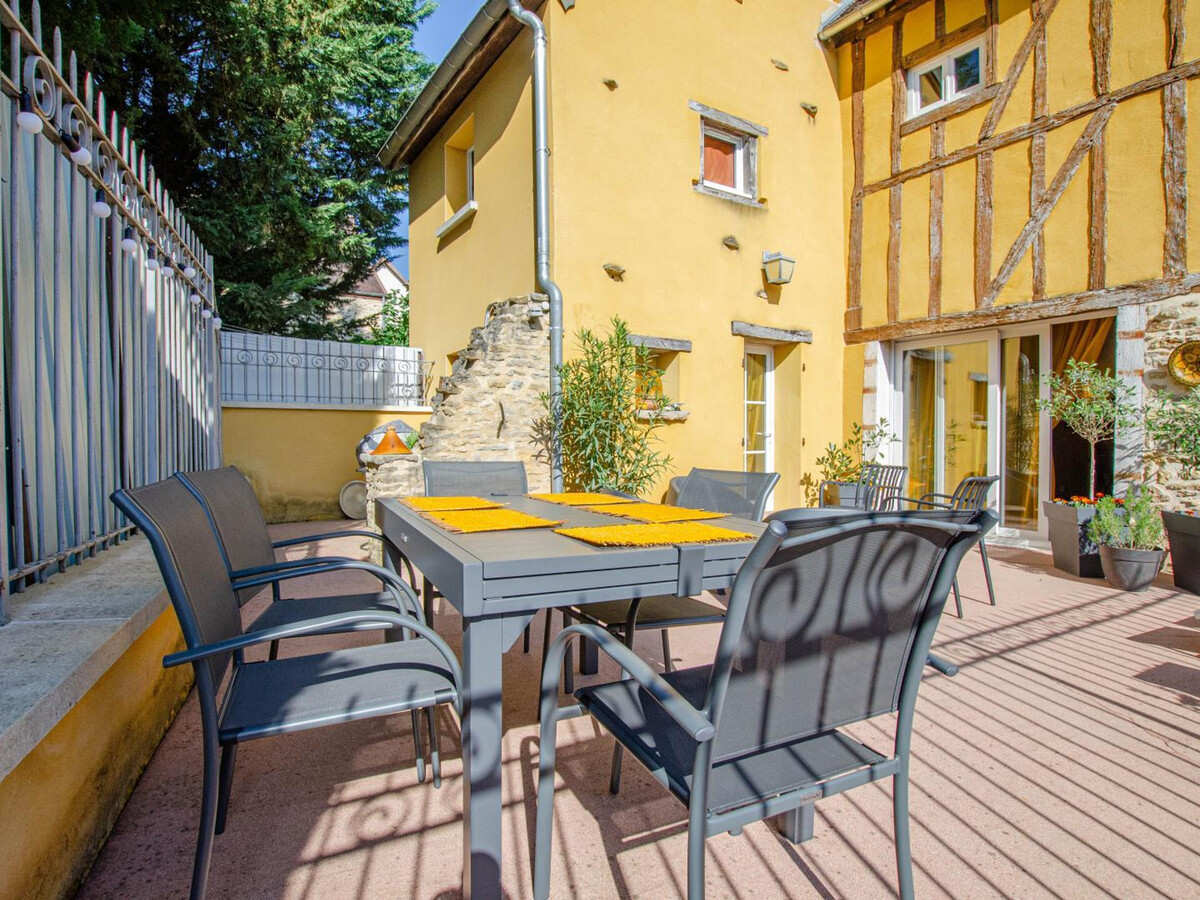 Gîte Chaource : maison 5 pers, cour close et cheminée - Photo 1