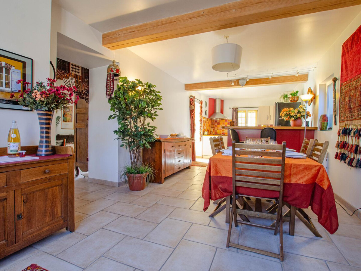 Gîte Chaource : maison 5 pers, cour close et cheminée - Photo 2
