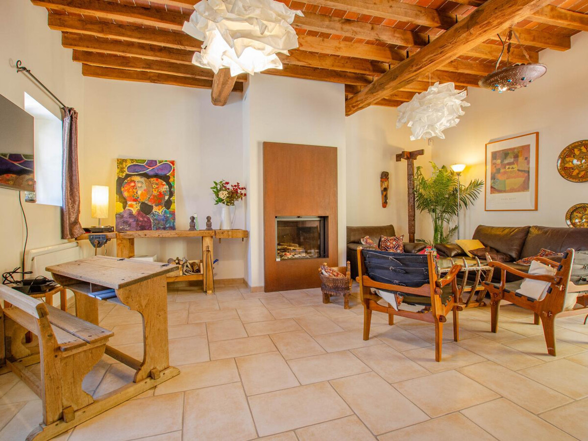 Gîte Chaource : maison 5 pers, cour close et cheminée - Photo 3