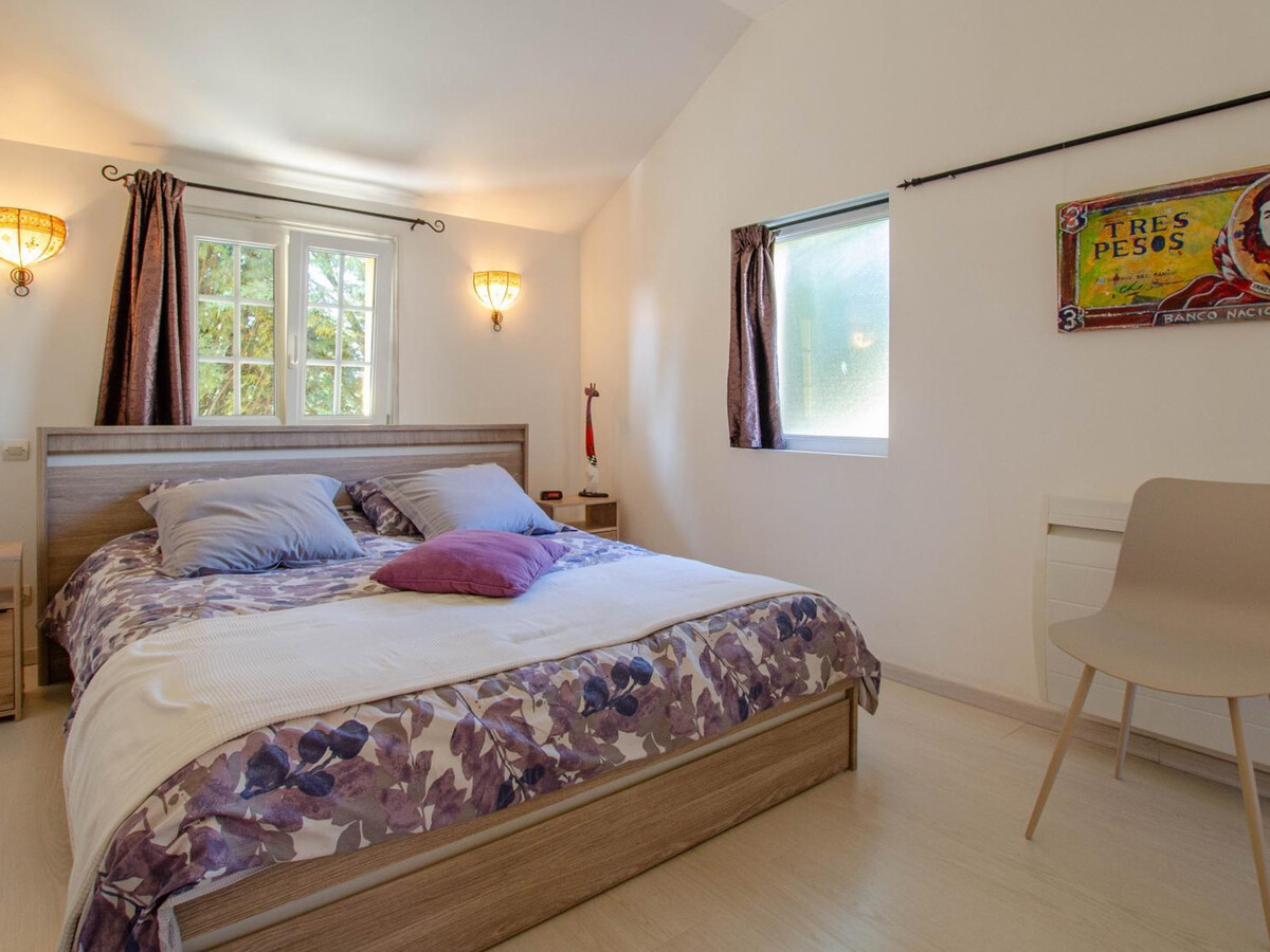 Gîte Chaource : maison 5 pers, cour close et cheminée - Photo 4