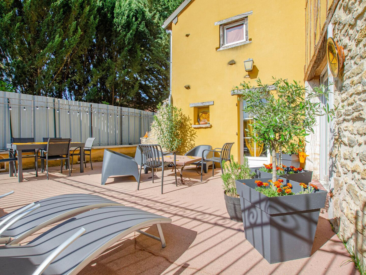 Gîte Chaource : maison 5 pers, cour close et cheminée - Photo 5