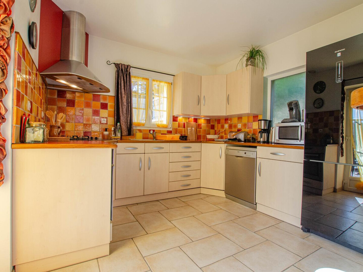 Gîte Chaource : maison 5 pers, cour close et cheminée - Photo 9
