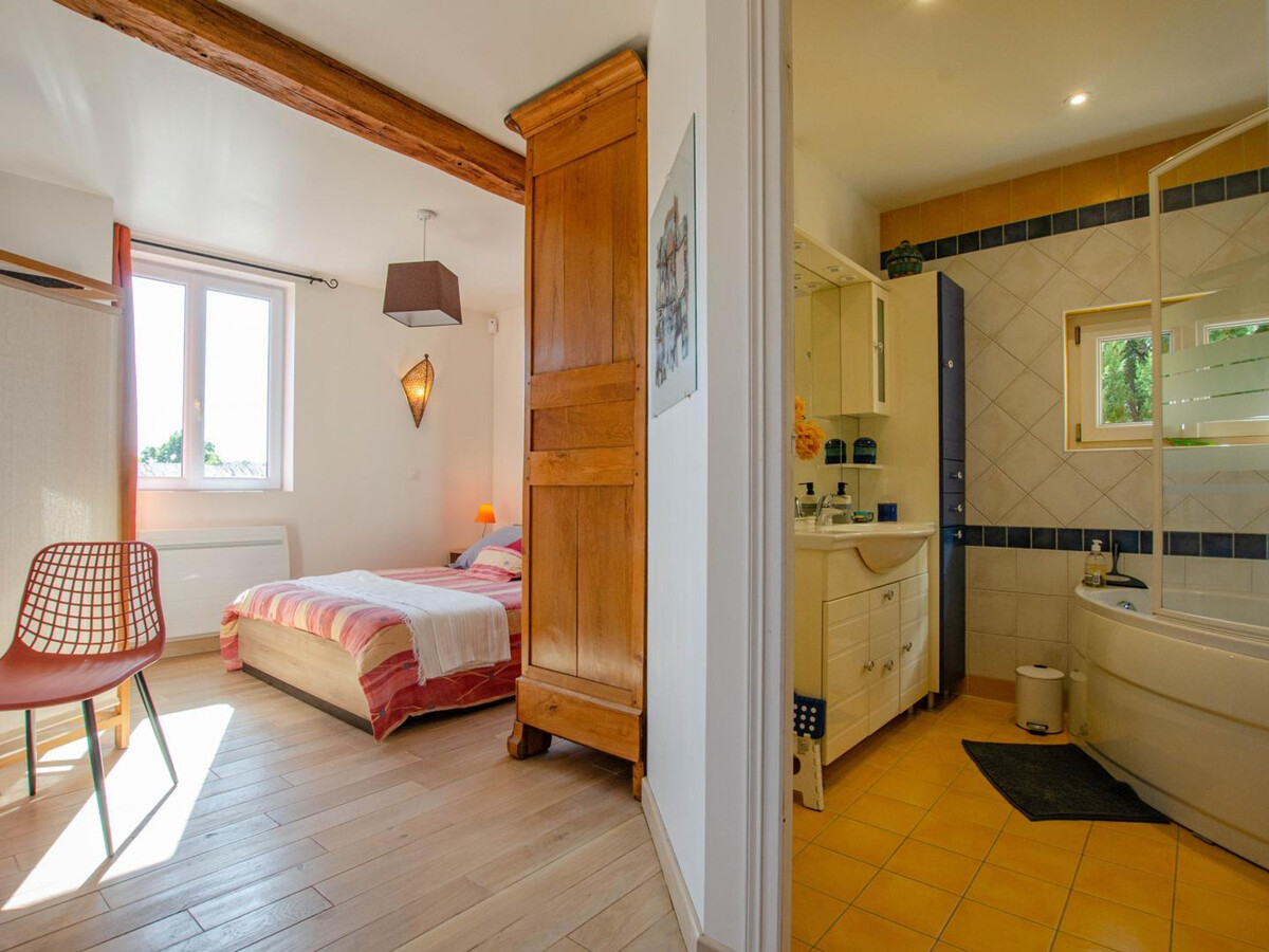 Gîte Chaource : maison 5 pers, cour close et cheminée - Photo 16