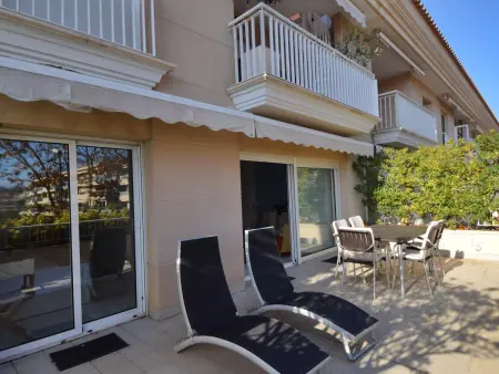 Location appartement à Sant Feliu de Guíxols, Appartement spacieux près de la plage avec clim et parking