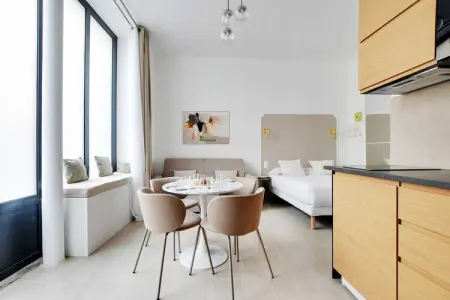 Location appartement à Paris, Studio Moderne - AC- 4P- Champ-de-Mars