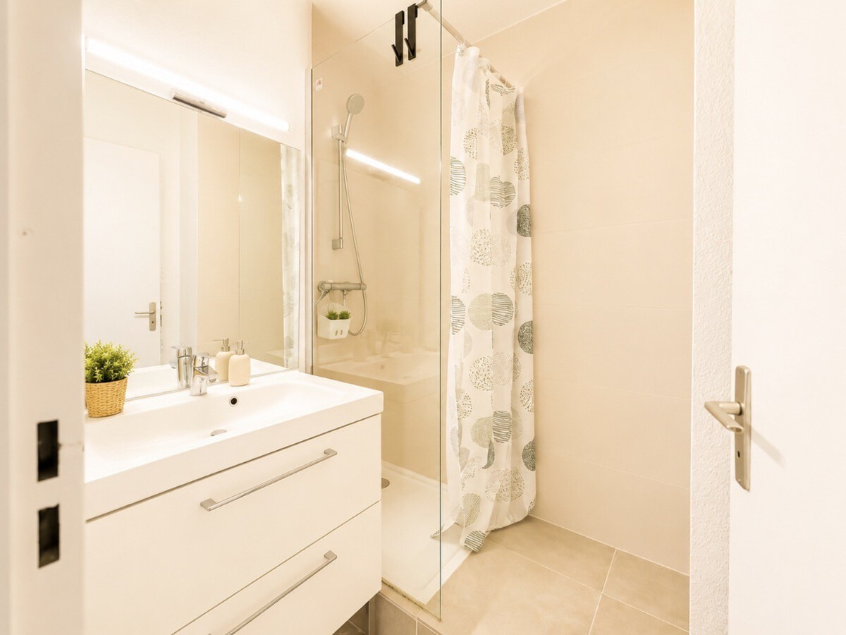 Appartement 26 m² climatisé, 500 m plage, parking Sète - Photo 5