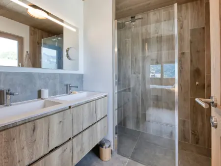 Chalet familial 5 chambres, proche ski, vue Mont-Blanc, parking et WiFi - Photo 2