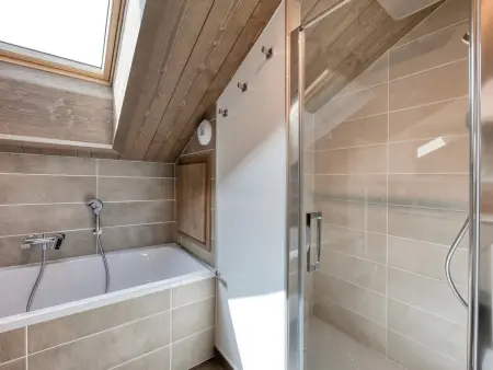 Chalet familial 5 chambres, proche ski, vue Mont-Blanc, parking et WiFi - Photo 6