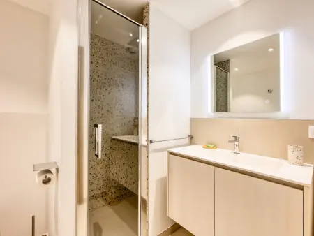 Chalet familial 5 chambres, proche ski, vue Mont-Blanc, parking et WiFi - Photo 8