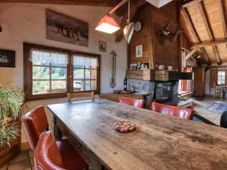 Chalet Savoyard Authentique, Ski aux Pieds, 8 Pers, Parking, Wifi - Photo 3