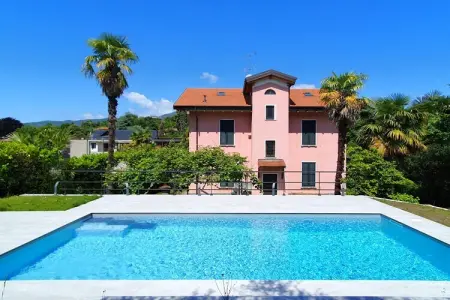Location maison à Castello (VA), Villa élégante avec jardin privé, piscine