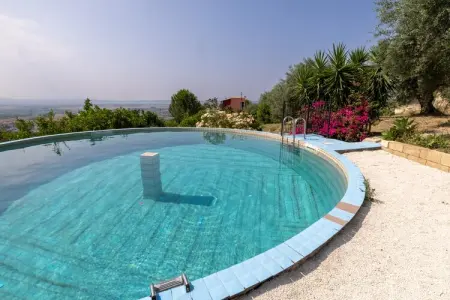 Location maison à Carlentini, Maison en Sicile avec piscine privée