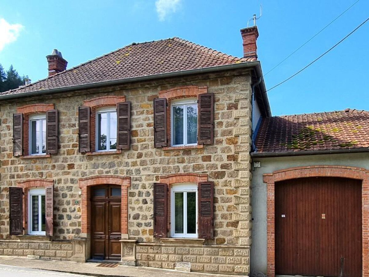 Gîte 6 pers. Néronde, vue village médiéval & jardin rivière - Photo 1