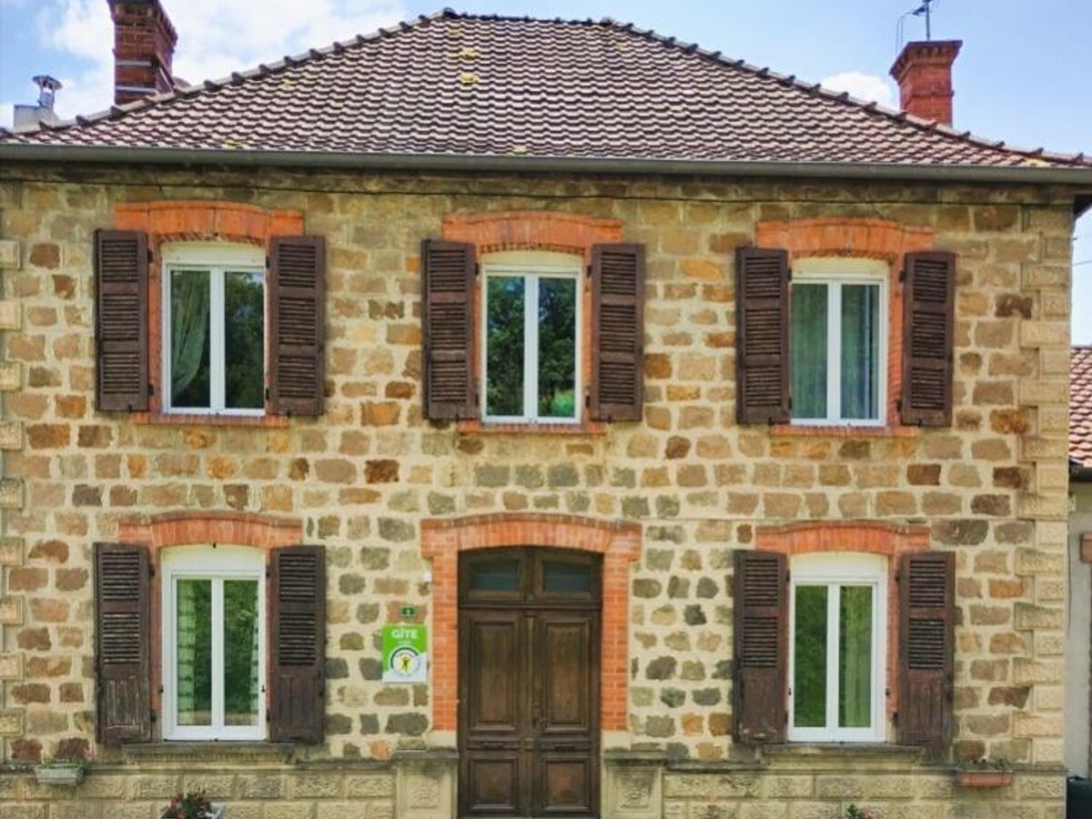 Gîte 6 pers. Néronde, vue village médiéval & jardin rivière - Photo 2
