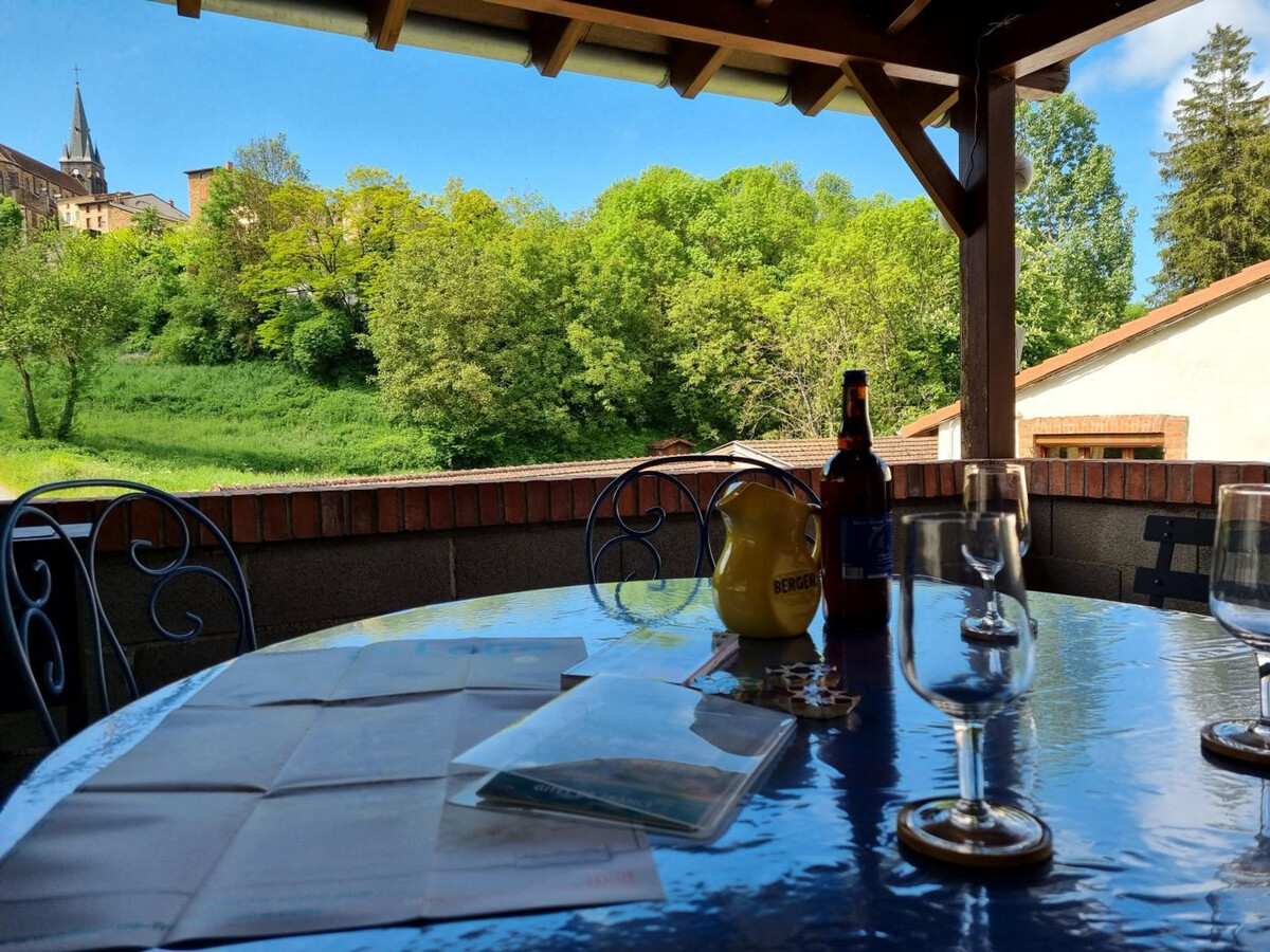 Gîte 6 pers. Néronde, vue village médiéval & jardin rivière - Photo 4