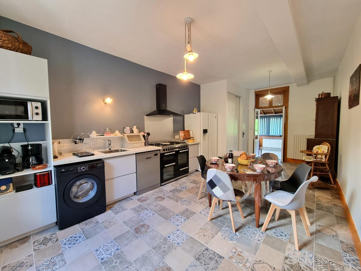 Gîte 6 pers. Néronde, vue village médiéval & jardin rivière - Photo 7