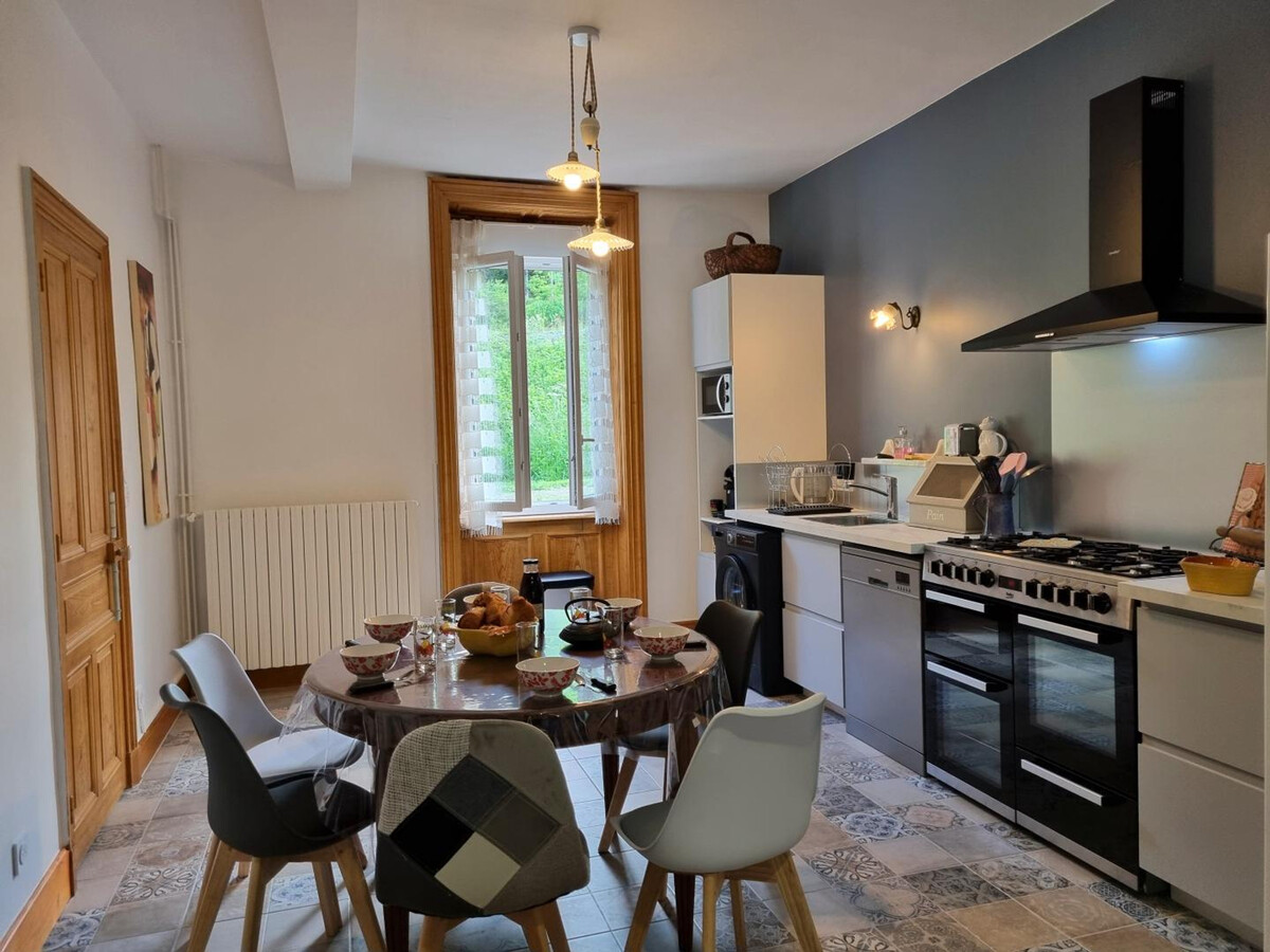 Gîte 6 pers. Néronde, vue village médiéval & jardin rivière - Photo 9