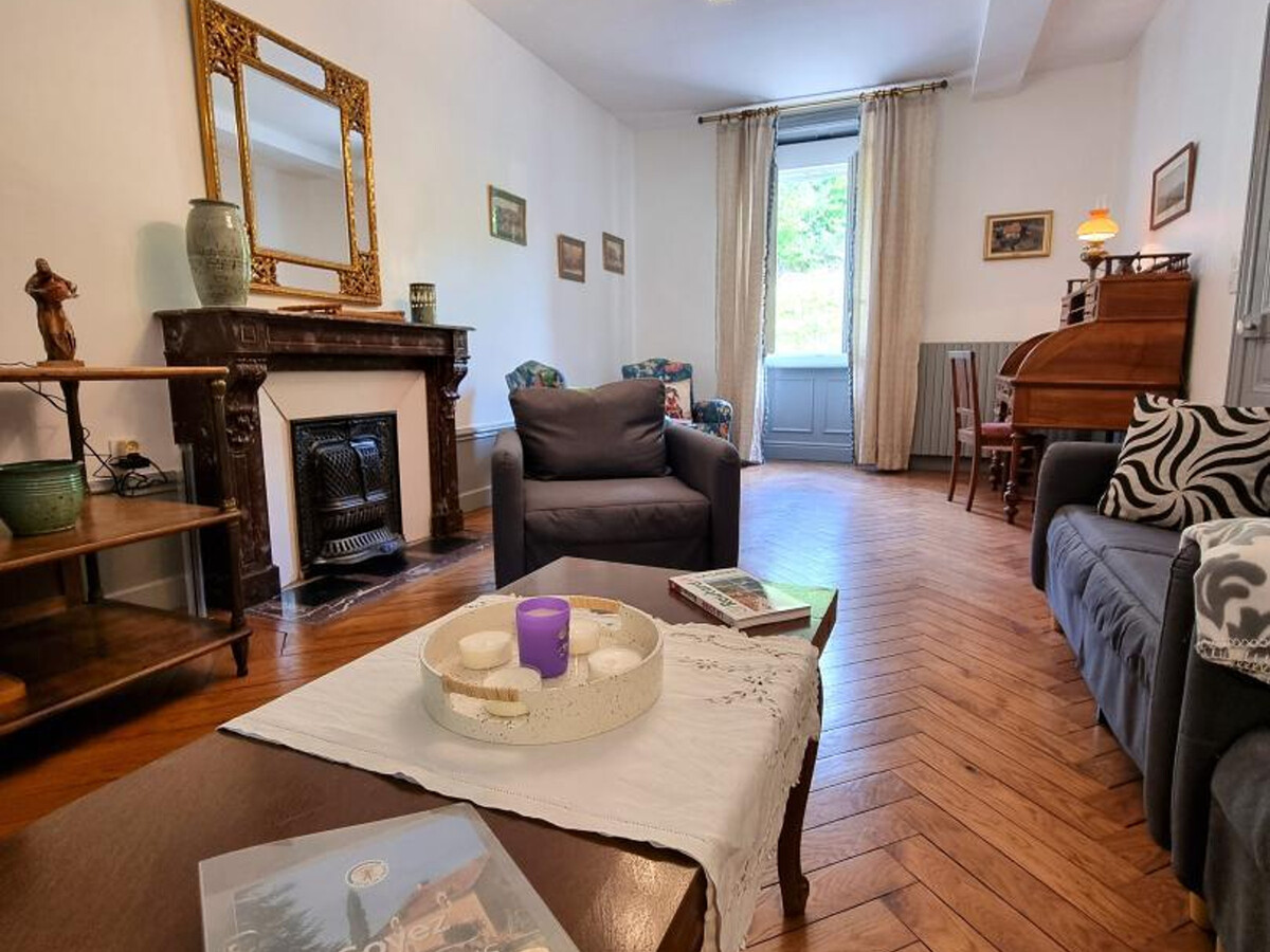 Gîte 6 pers. Néronde, vue village médiéval & jardin rivière - Photo 12