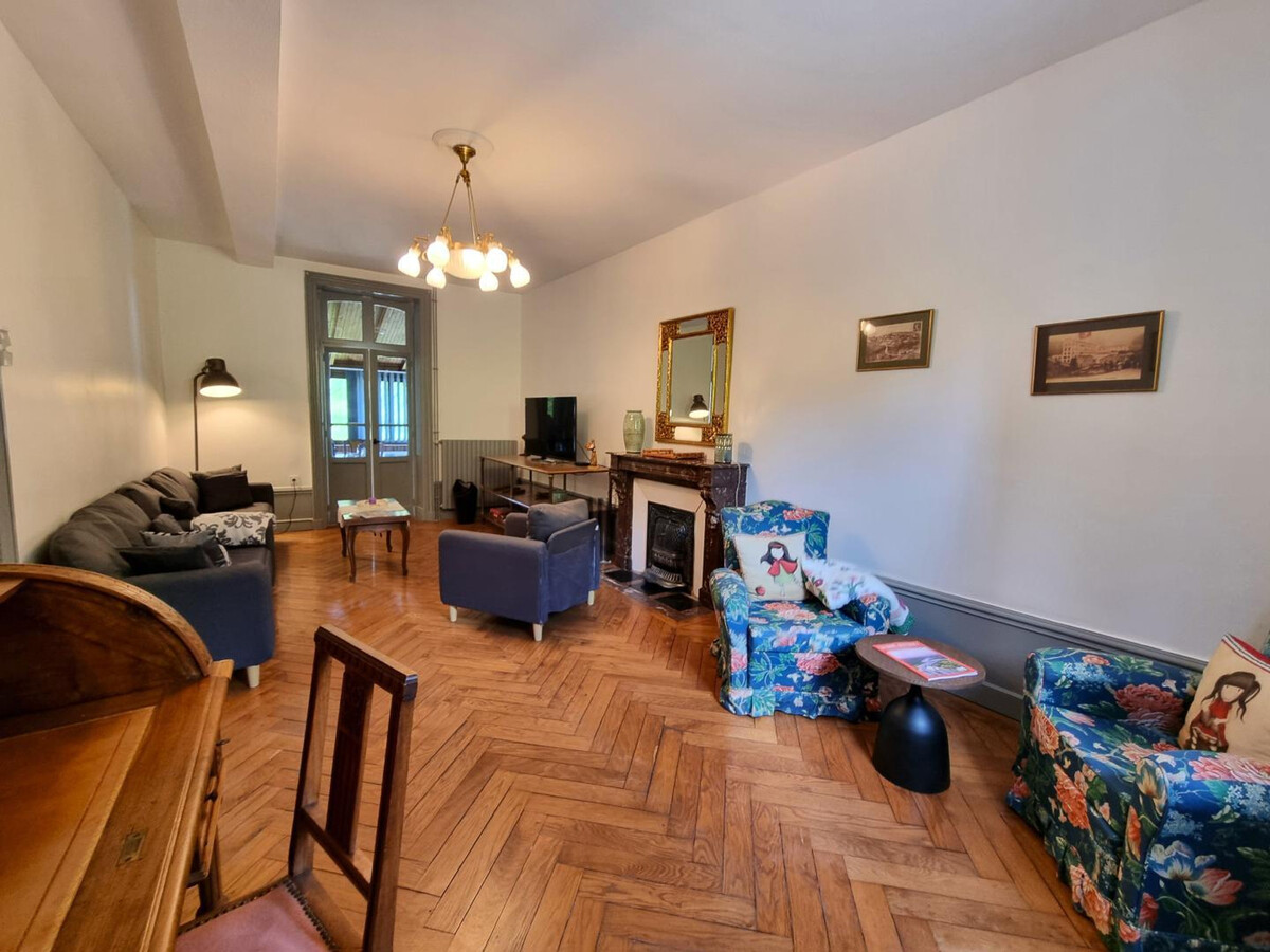 Gîte 6 pers. Néronde, vue village médiéval & jardin rivière - Photo 13