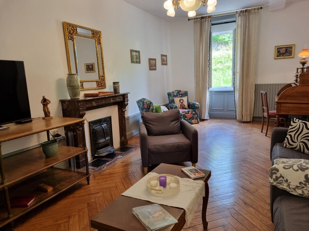 Gîte 6 pers. Néronde, vue village médiéval & jardin rivière - Photo 14