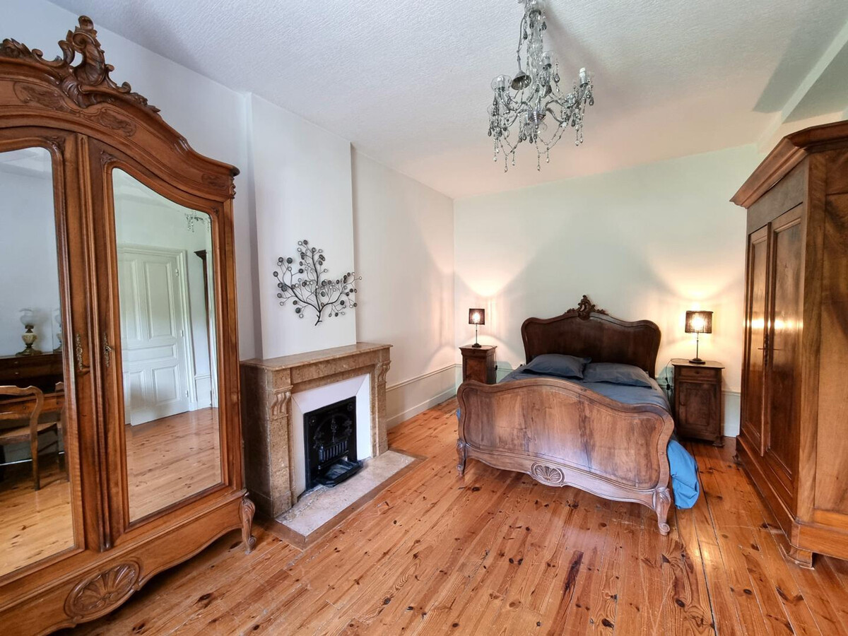 Gîte 6 pers. Néronde, vue village médiéval & jardin rivière - Photo 23