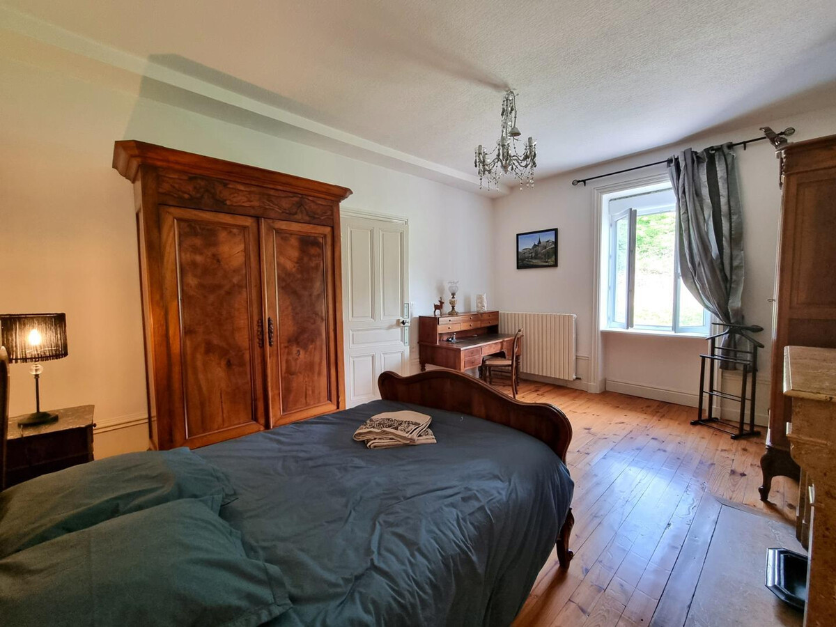 Gîte 6 pers. Néronde, vue village médiéval & jardin rivière - Photo 24