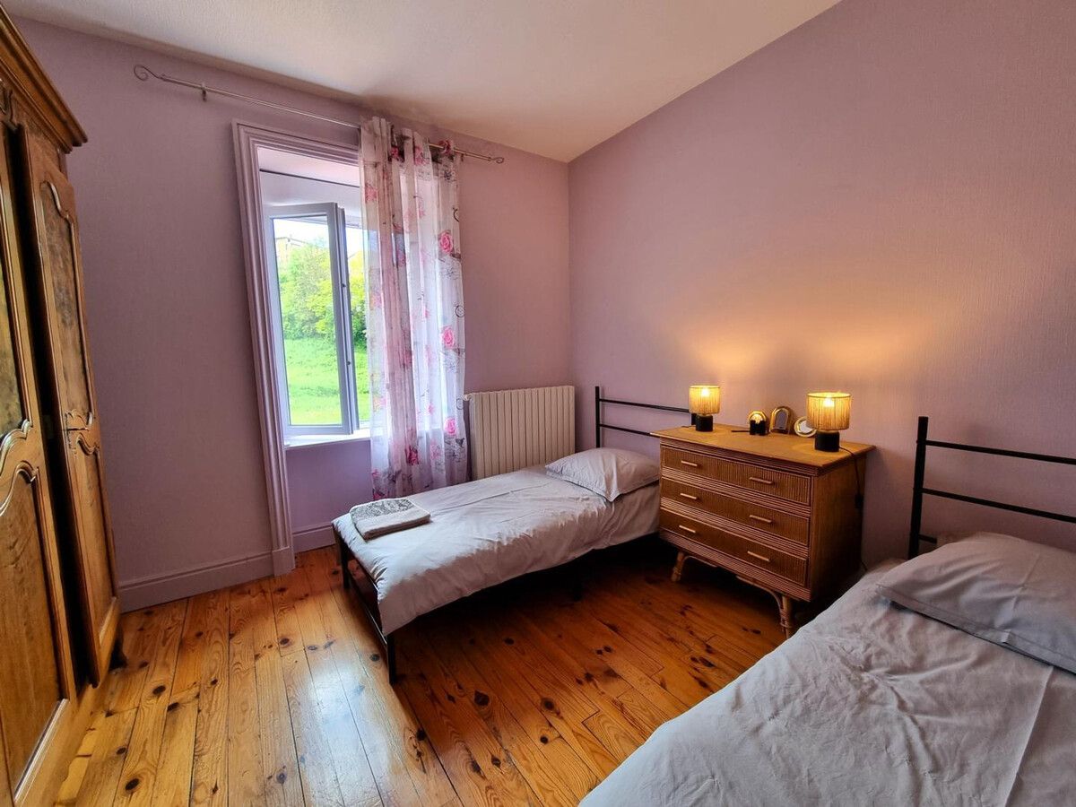 Gîte 6 pers. Néronde, vue village médiéval & jardin rivière - Photo 27