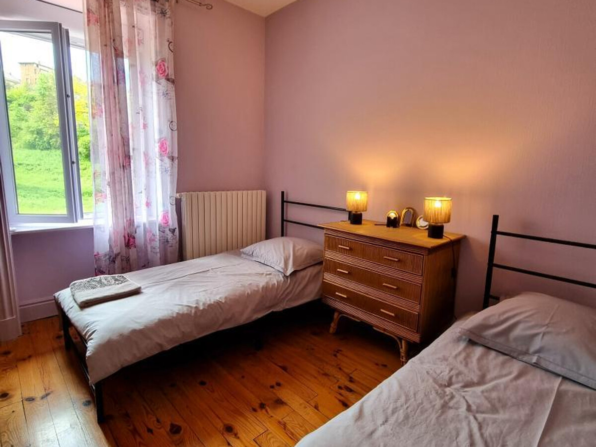 Gîte 6 pers. Néronde, vue village médiéval & jardin rivière - Photo 28