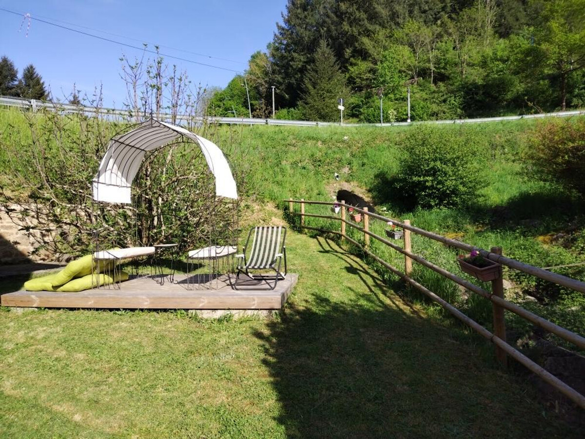 Gîte 6 pers. Néronde, vue village médiéval & jardin rivière - Photo 35