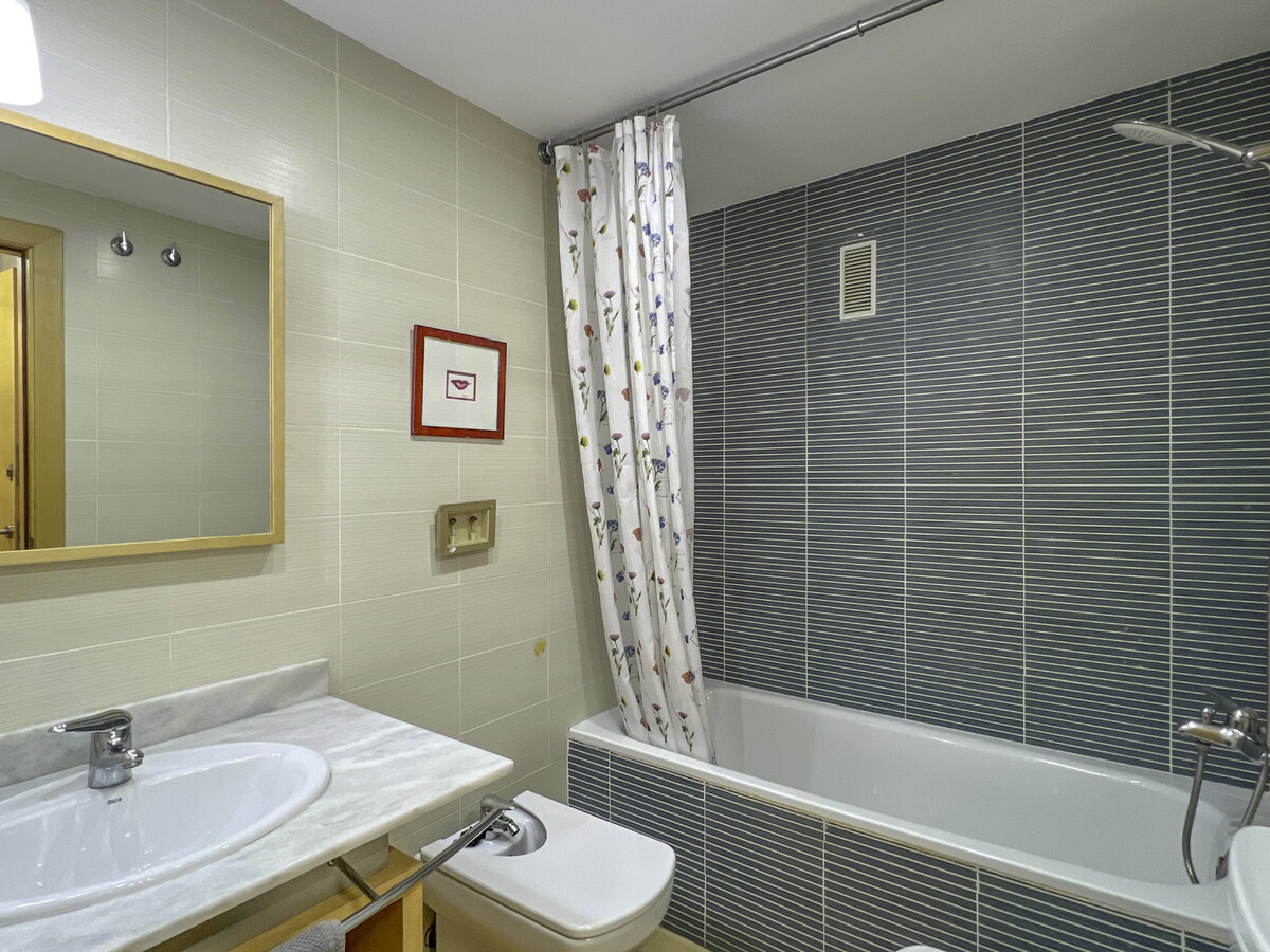 Appartement 5 pers. à Fenals, terrasse, piscine et plages - Photo 26