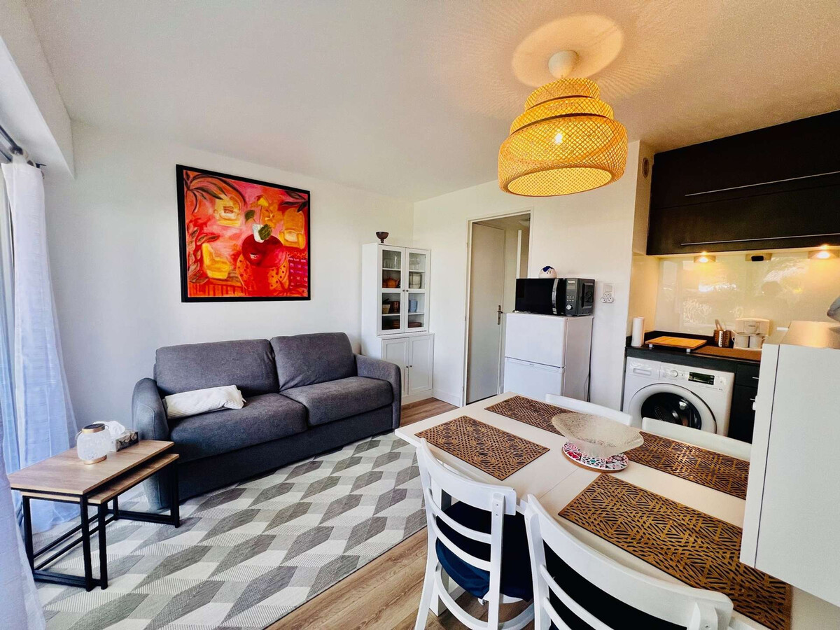Studio 25m² à 50m de la plage, terrasse sud-est - Photo 3