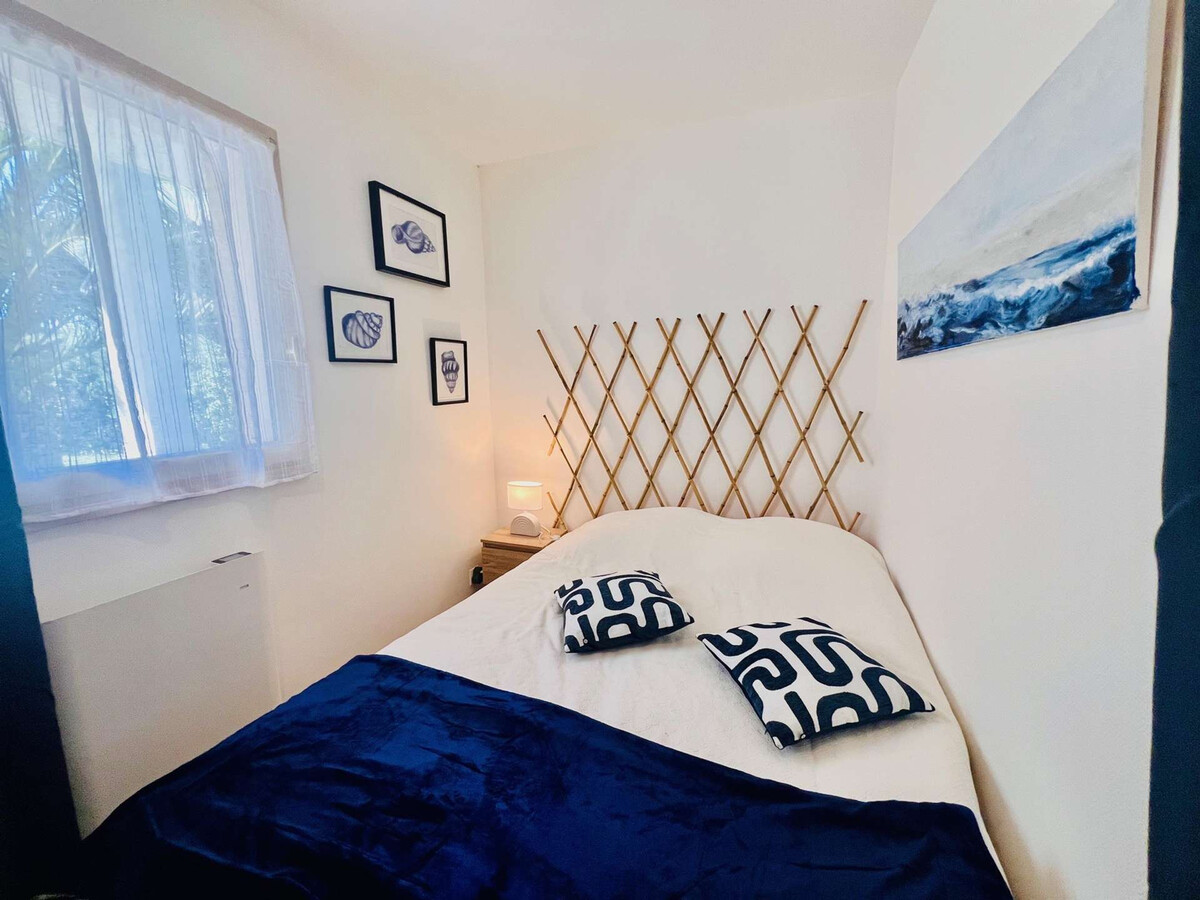 Studio 25m² à 50m de la plage, terrasse sud-est - Photo 8