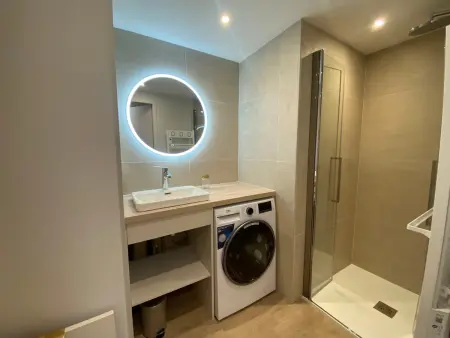 Appartement rénové à Annecy avec parking et WIFI - Photo 2
