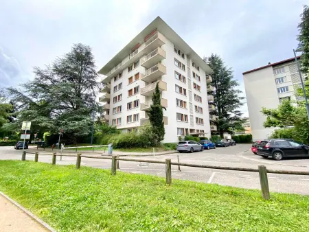 Appartement rénové à Annecy avec parking et WIFI - Photo 8